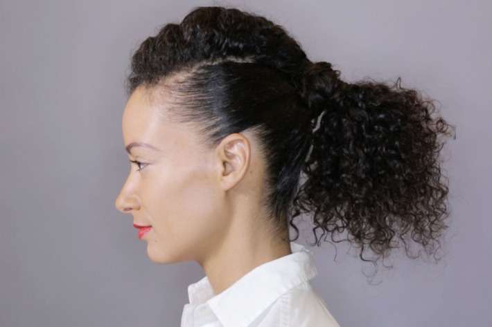 Coda di cavallo per capelli lunghi ricci