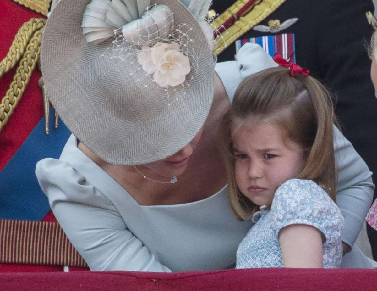 Kate Middleton consola Charlotte