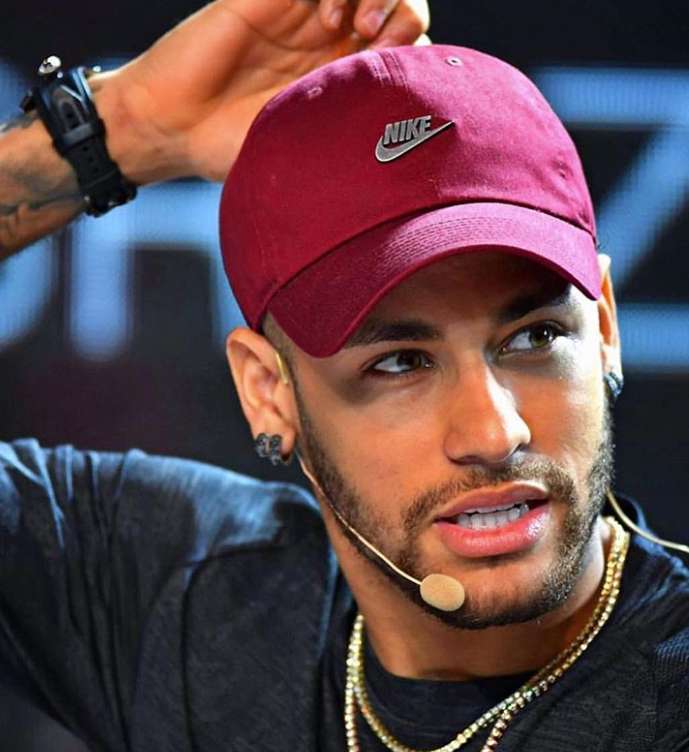 Lo sguardo sensuale di Neymar