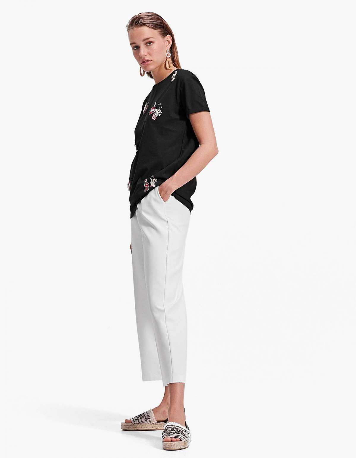 Pantaloni bianchi e t-shirt Stradivarius