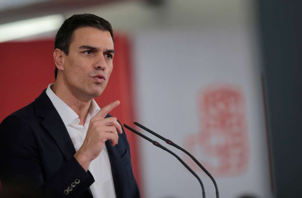 Pedro Sanchez parla alla sua gente