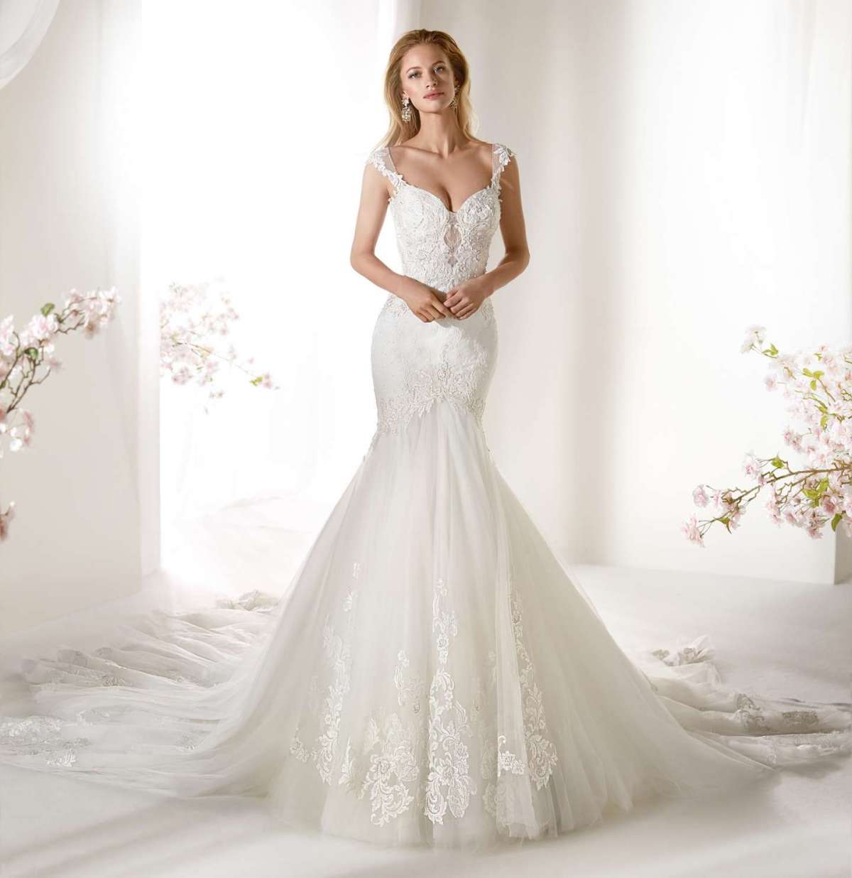 Vestito da sposa in pizzo a sirena Colet