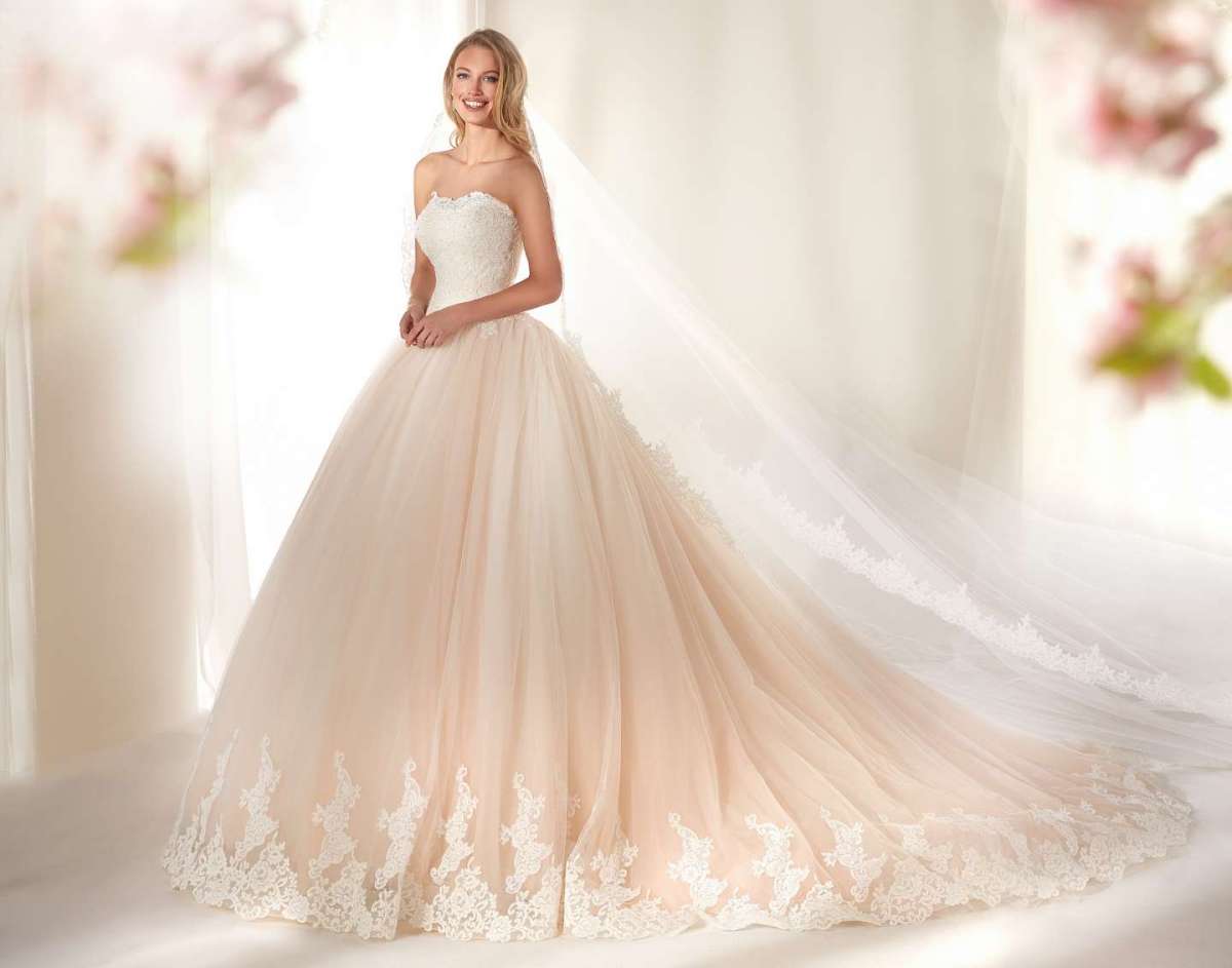 Vestito da sposa rosa antico