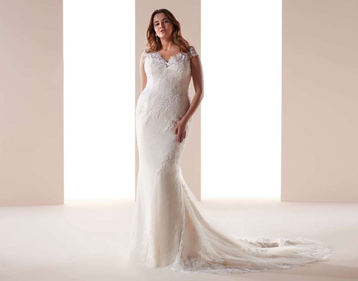 Abito da sposa a sirena cipria Nicole Lovely Wedding Curves