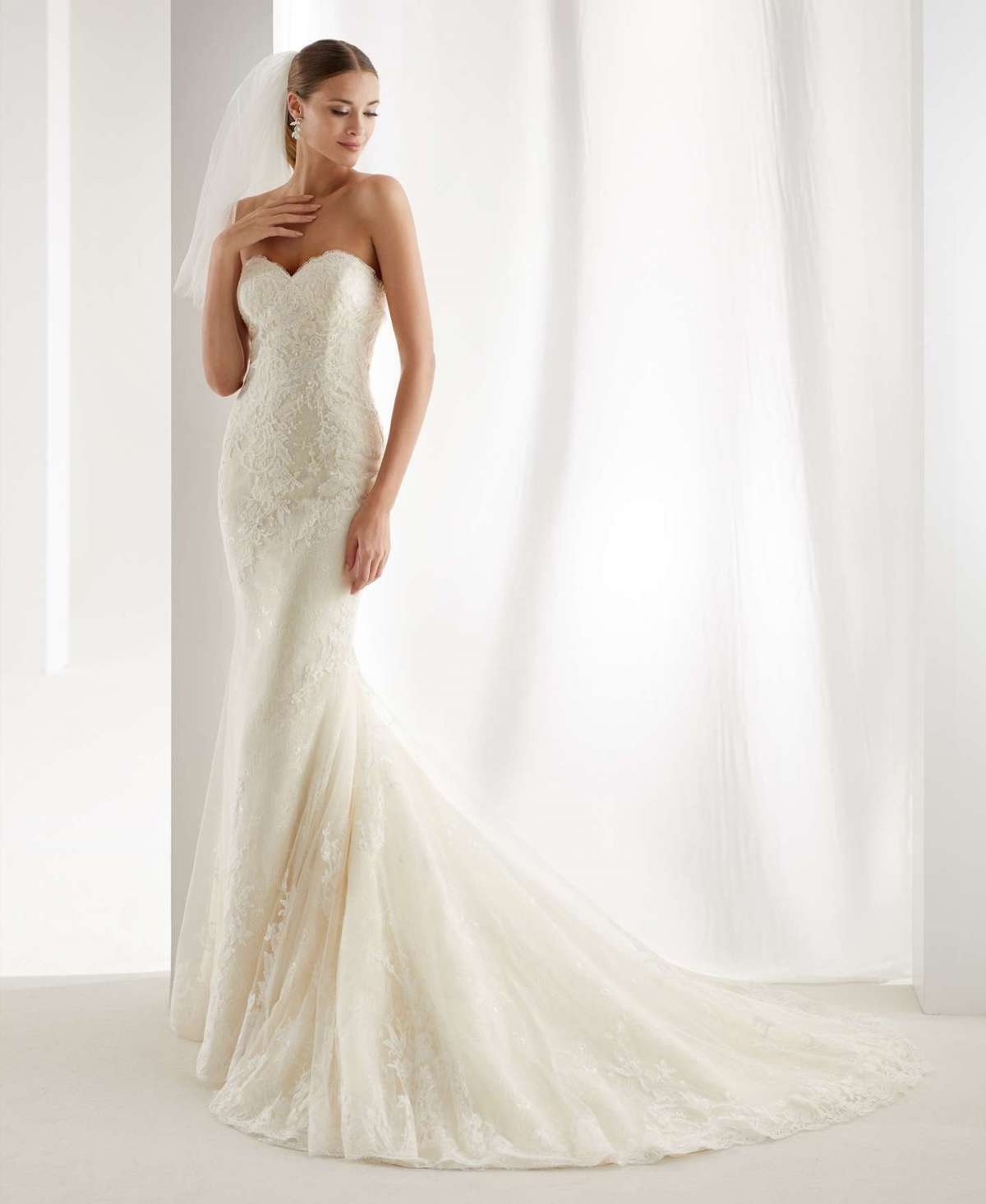 Abito da sposa a sirena in pizzo e tulle Aurora