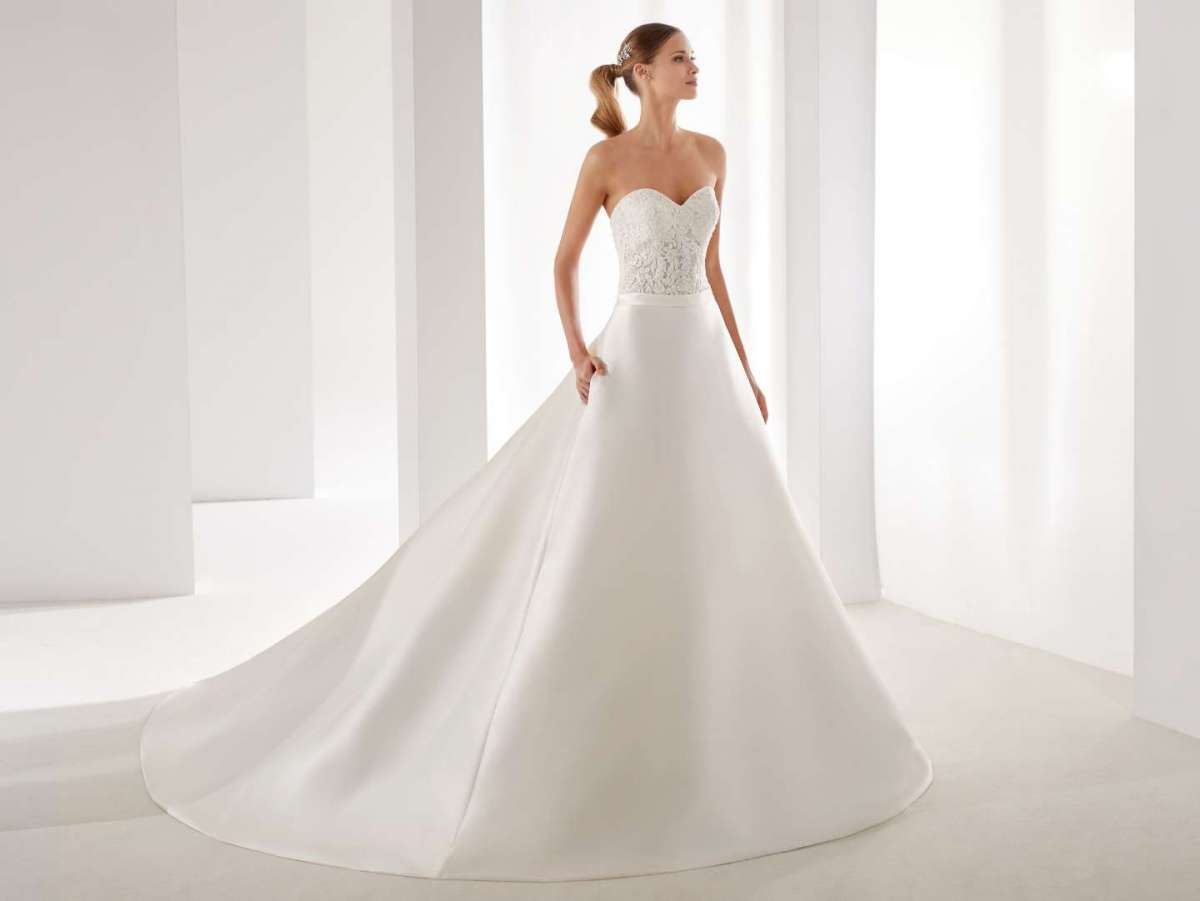 Abito da sposa ampio in seta Aurora