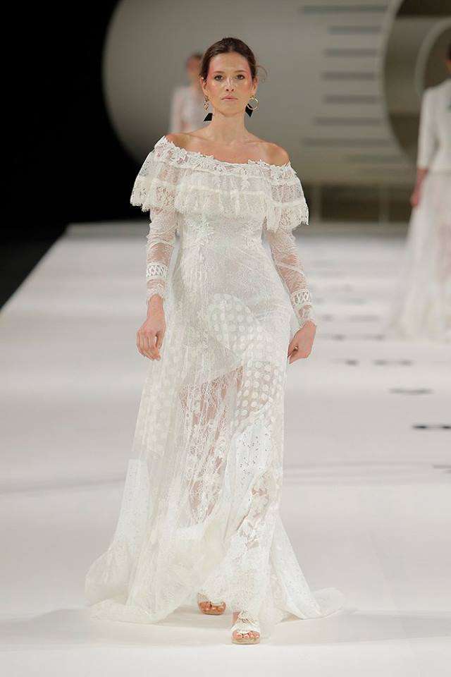 Abito da sposa boho chic in pizzo Yolan Cris