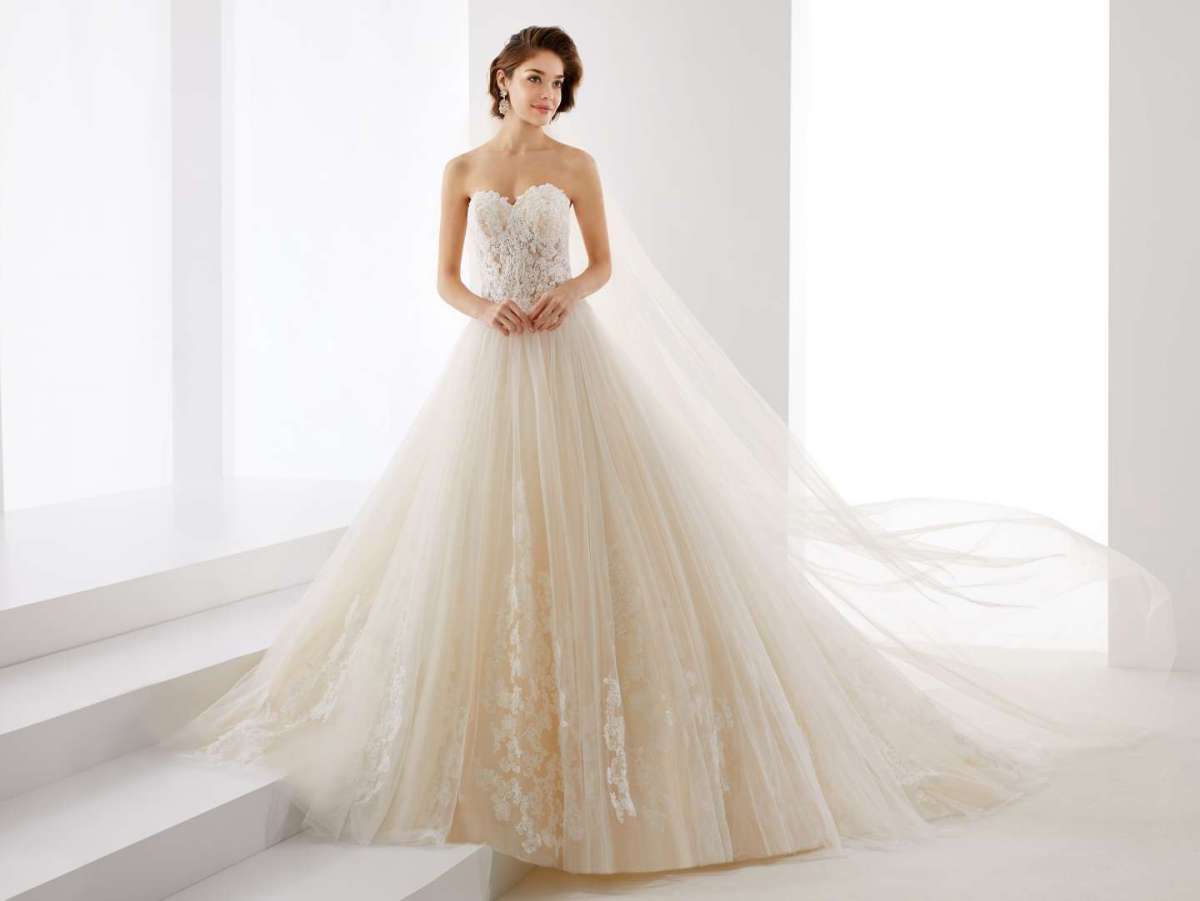 Abito da sposa champagne in pizzo