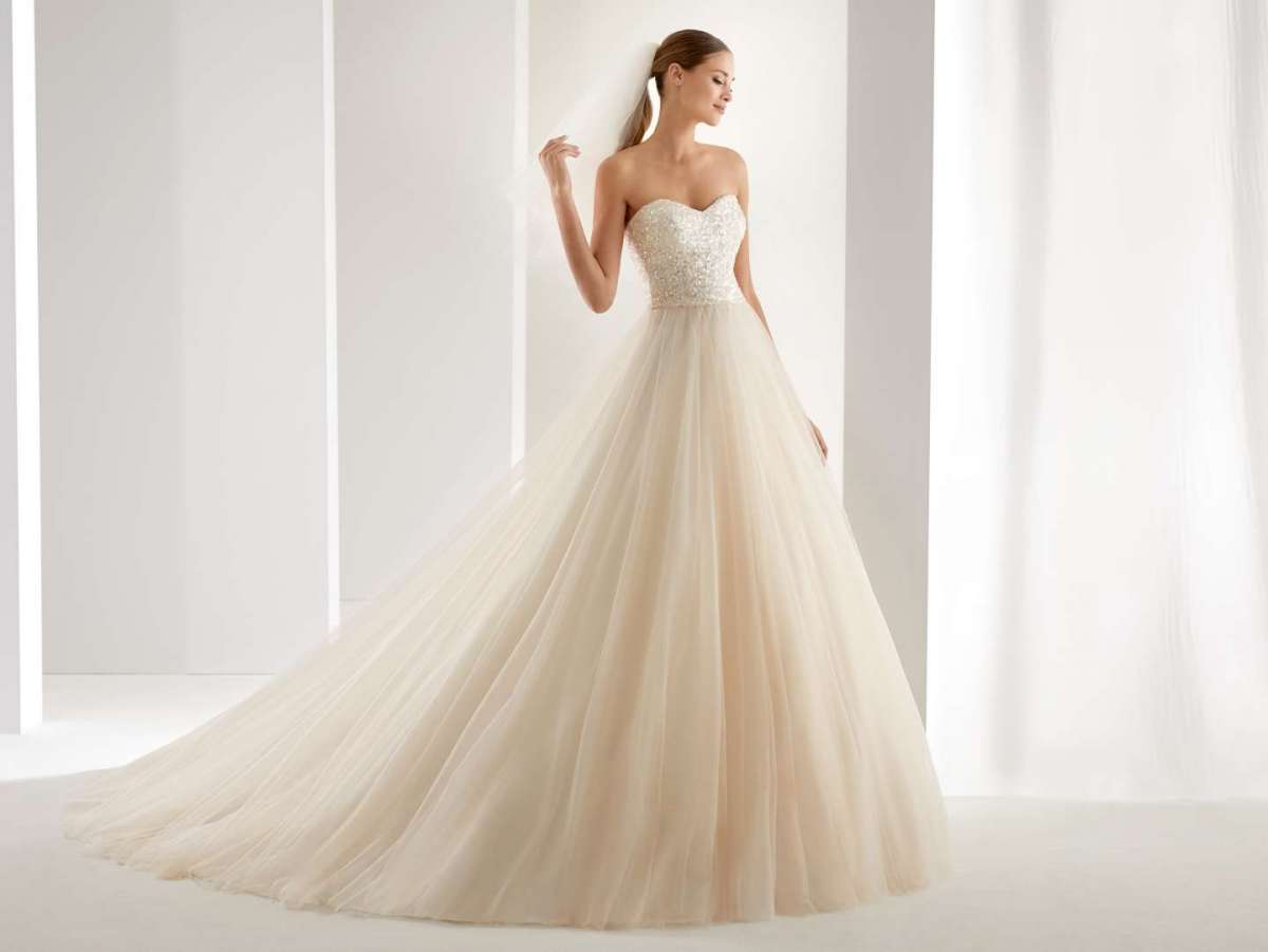 Abito da sposa cipria in tulle Aurora