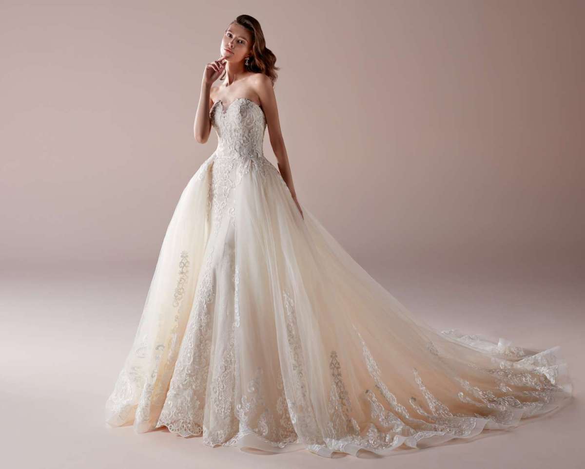 Abito da sposa con scollo a cuore Romance