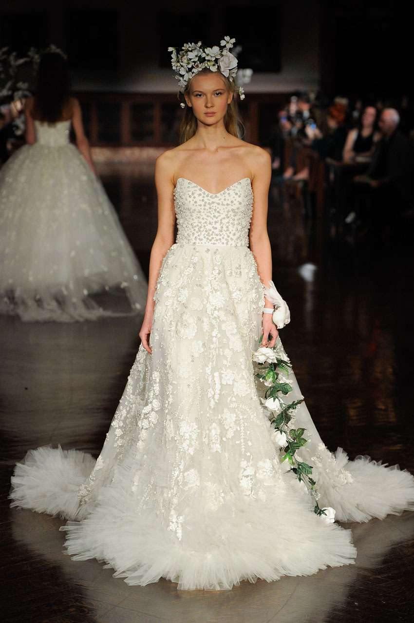 Abito da sposa con strascico Reem Acra