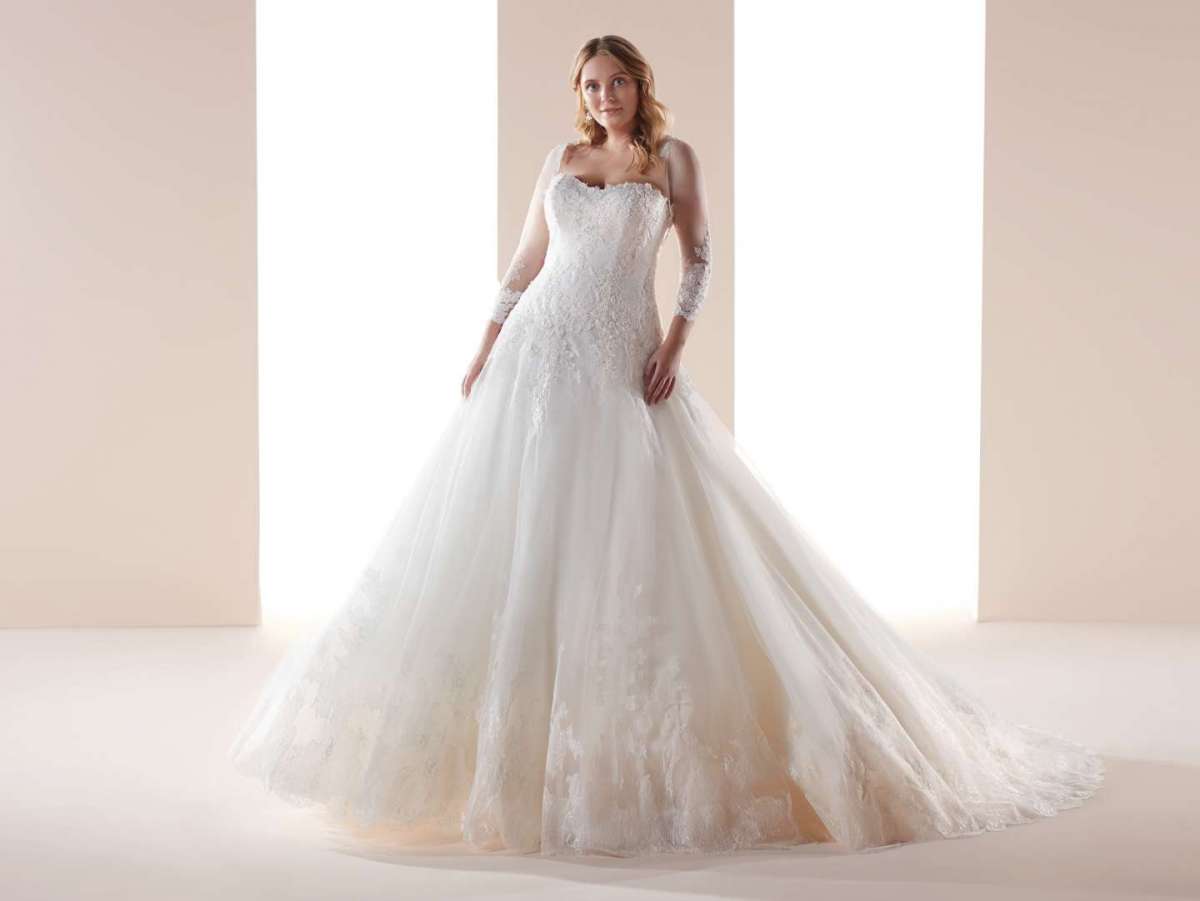 Abito da sposa da principessa per taglie forti Nicole Lovely Wedding Curves