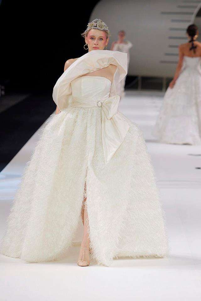 Abito da sposa in mikado da principessa Yolan Cris