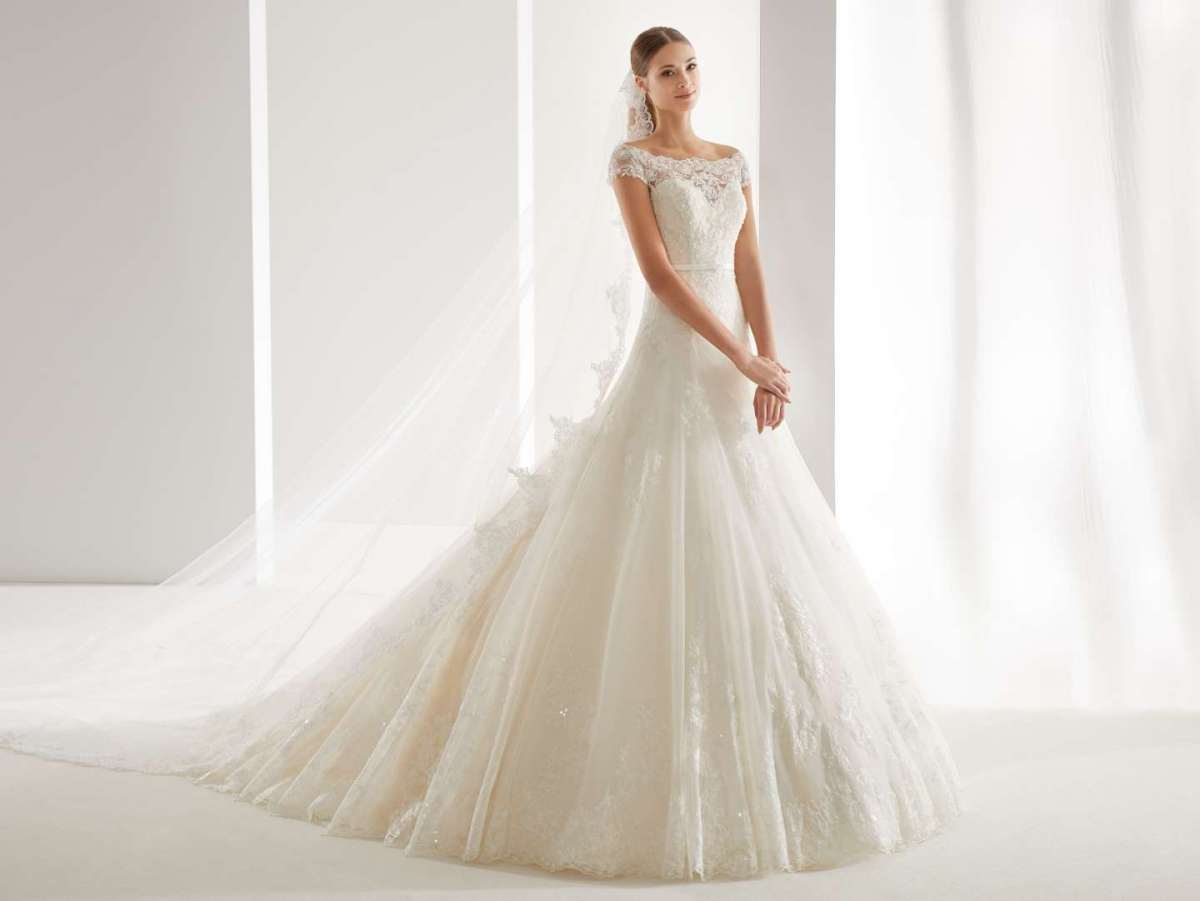 Abito da sposa in pizzo Aurora