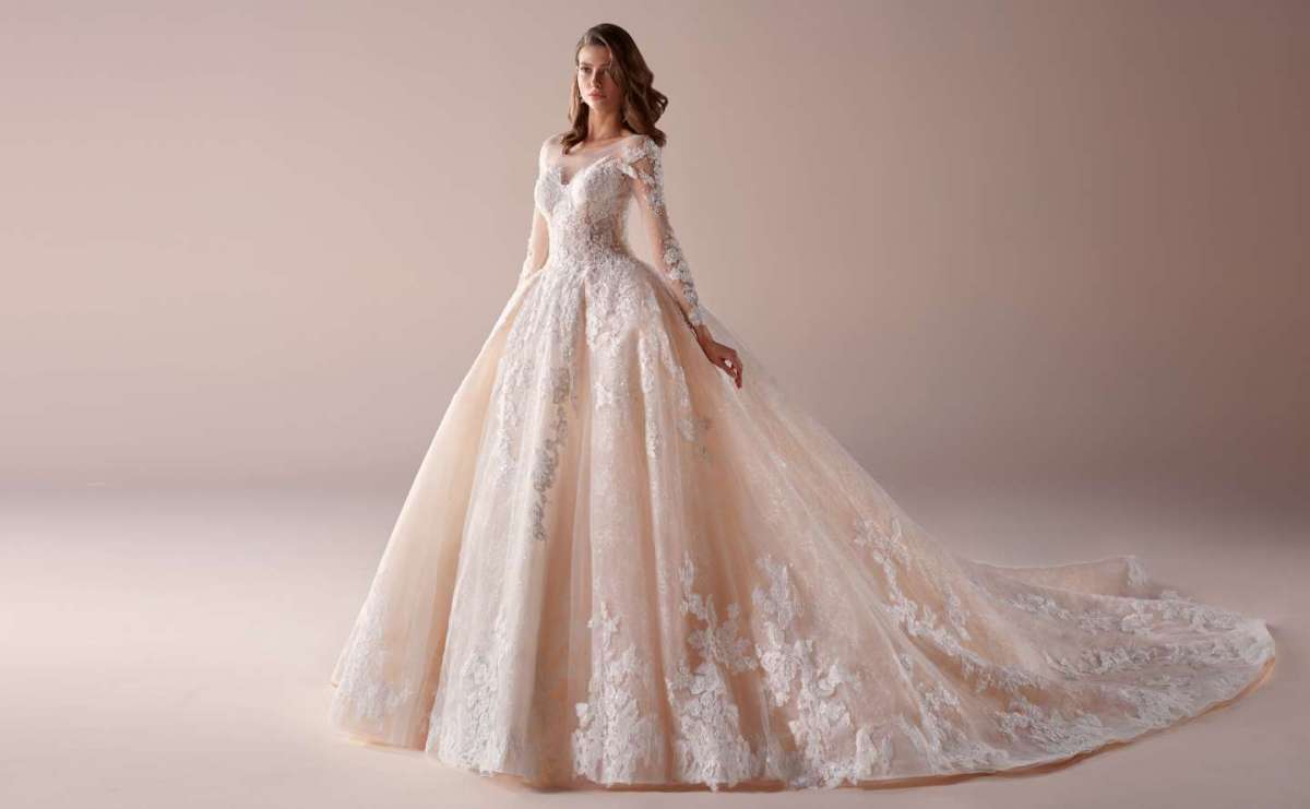 Abito da sposa rosa in pizzo Romance