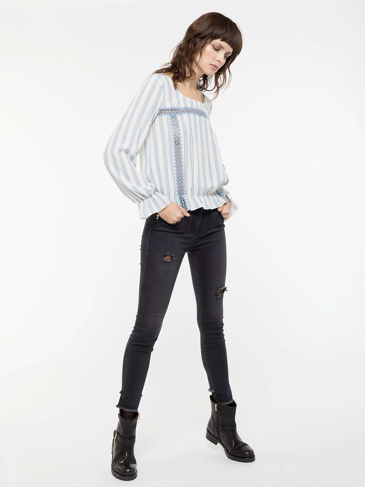 Jeans skinny strappati a 128 euro