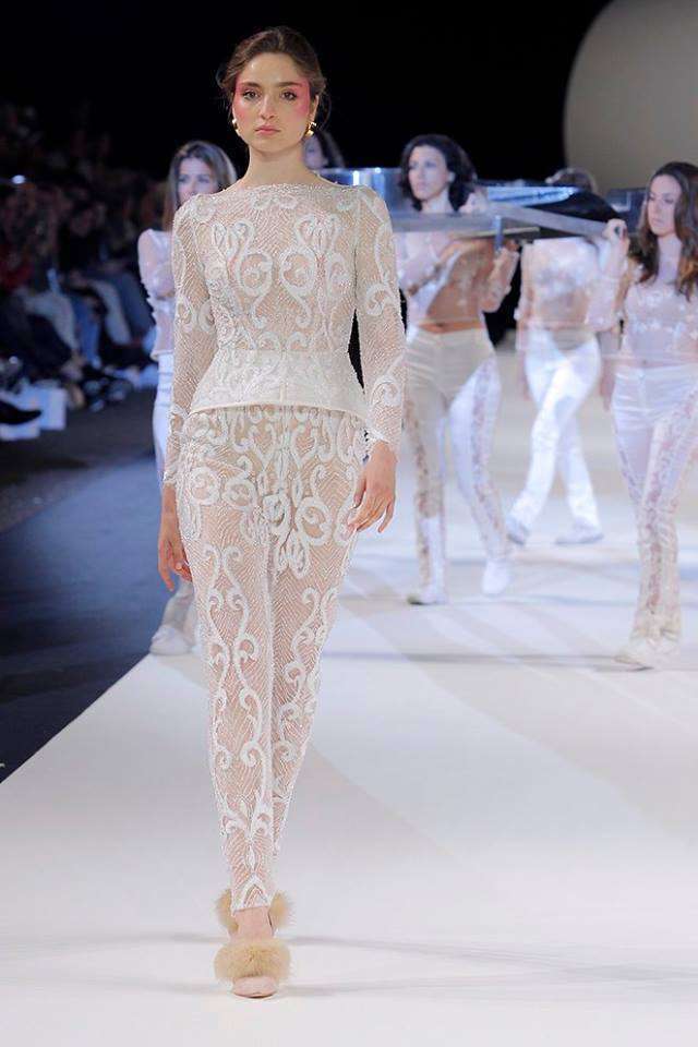 Look da sposa con pantaloni Yolan Cris