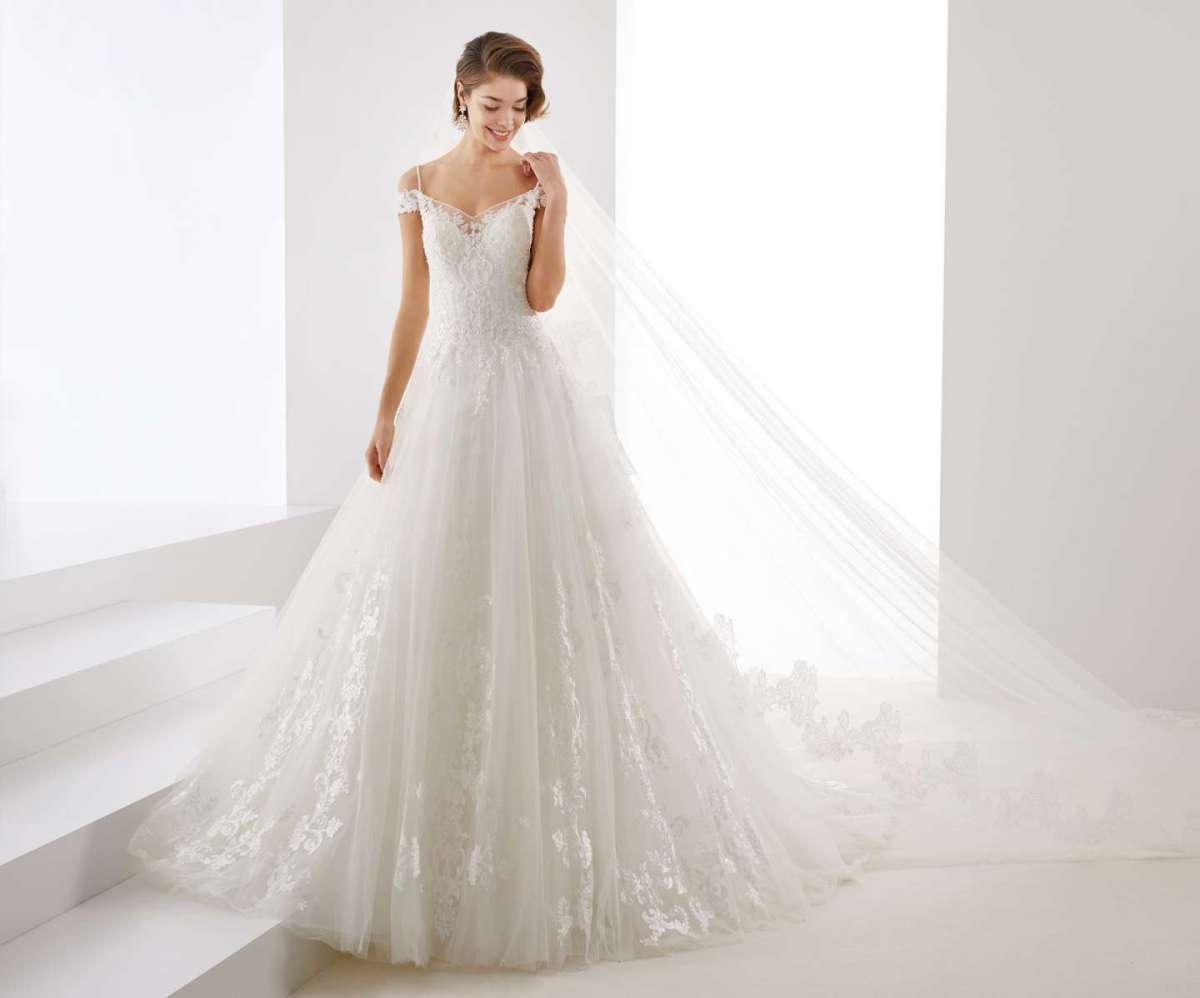 Vestito da sposa ampio in pizzo Jolie