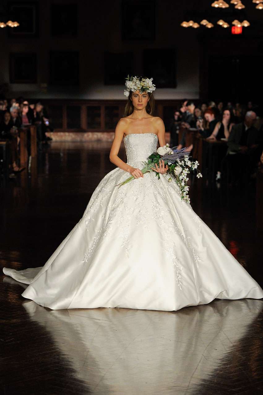 Vestito da sposa da principessa in mikado di seta