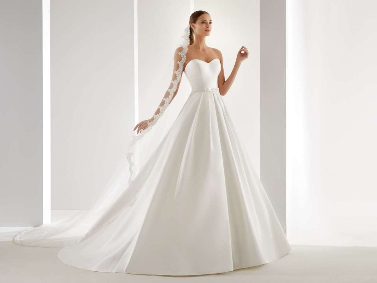 Vestito da sposa in mikado di seta Aurora