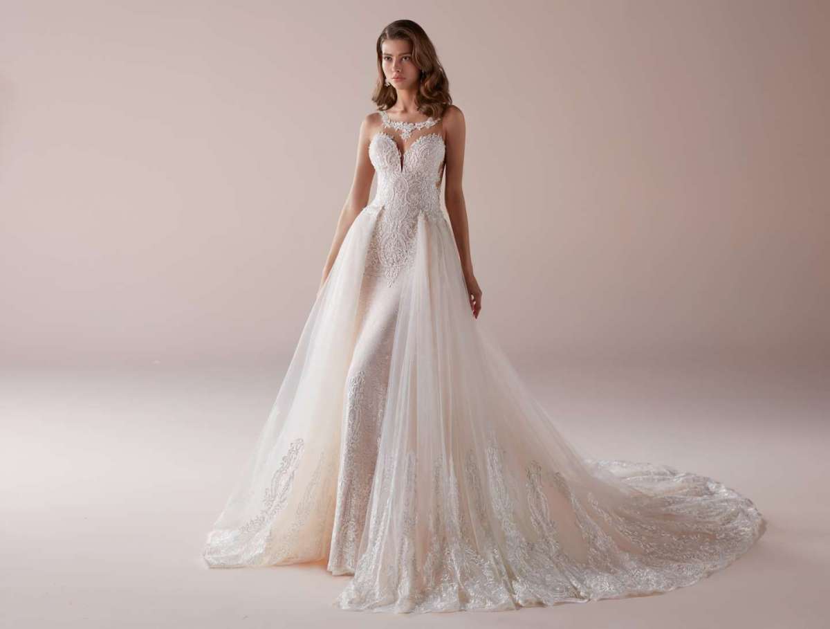 Vestito da sposa rosa in pizzo Romance