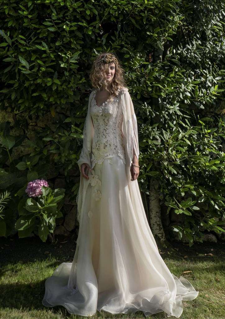 Abito da sposa con bustier in pizzo Elisabetta Delogu