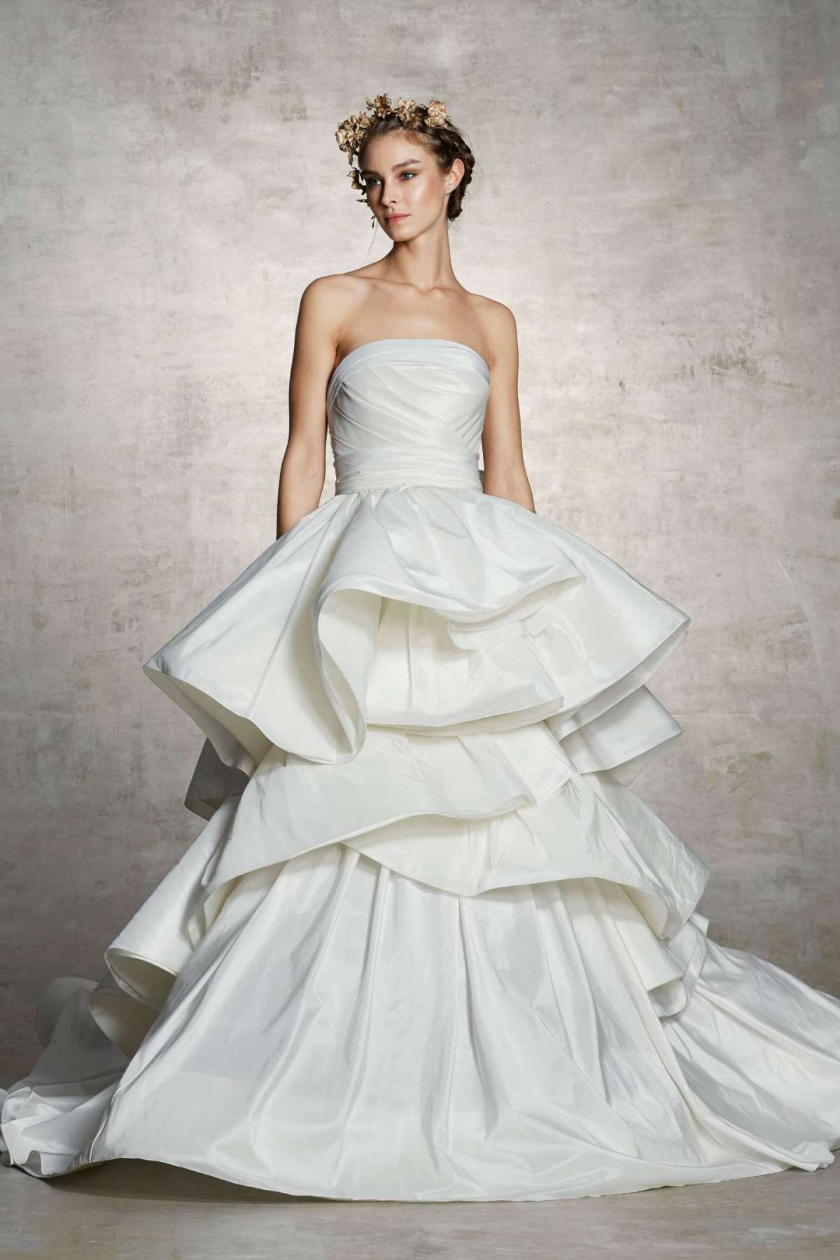 Abito da sposa in mikado con gonna a balze Marchesa