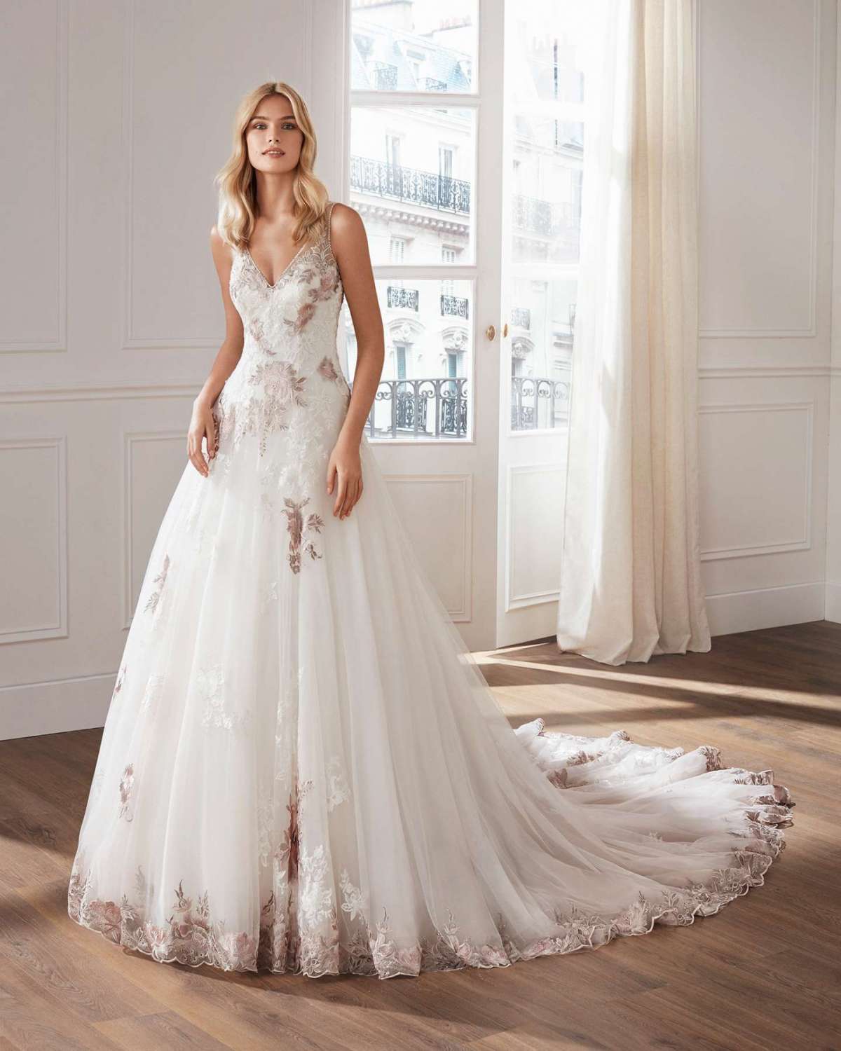 Abito da sposa bianco e rosa Luna Novias