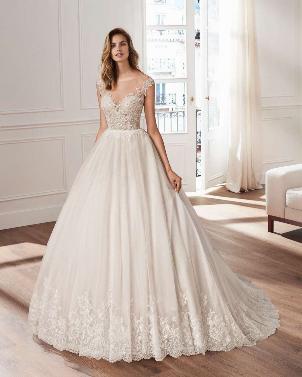 Abito da sposa in pizzo e tulle Luna Novias