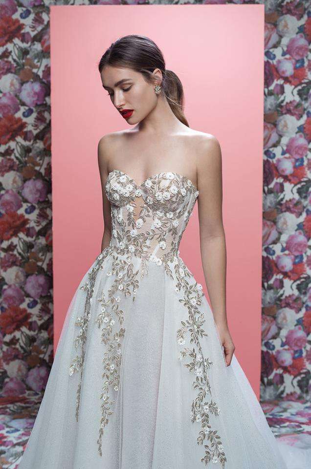 Abito da sposa in tulle di seta con ricami floreali Galia Lahav