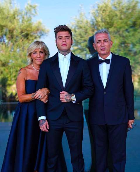 Fedez con i genitori