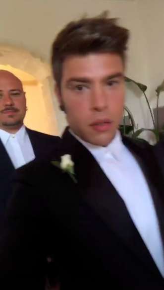 L'abito da sposo di Fedez