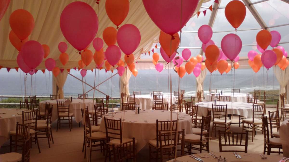 Palloncini rosa e arancio per il ricevimento