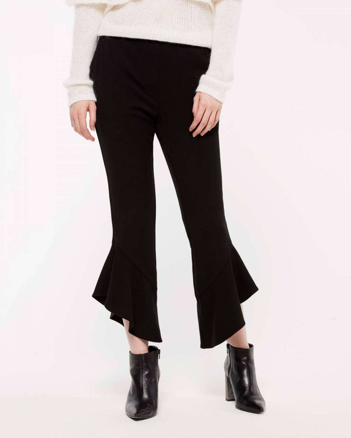 Pantaloni a zampa corti Sisley a 69,95 euro