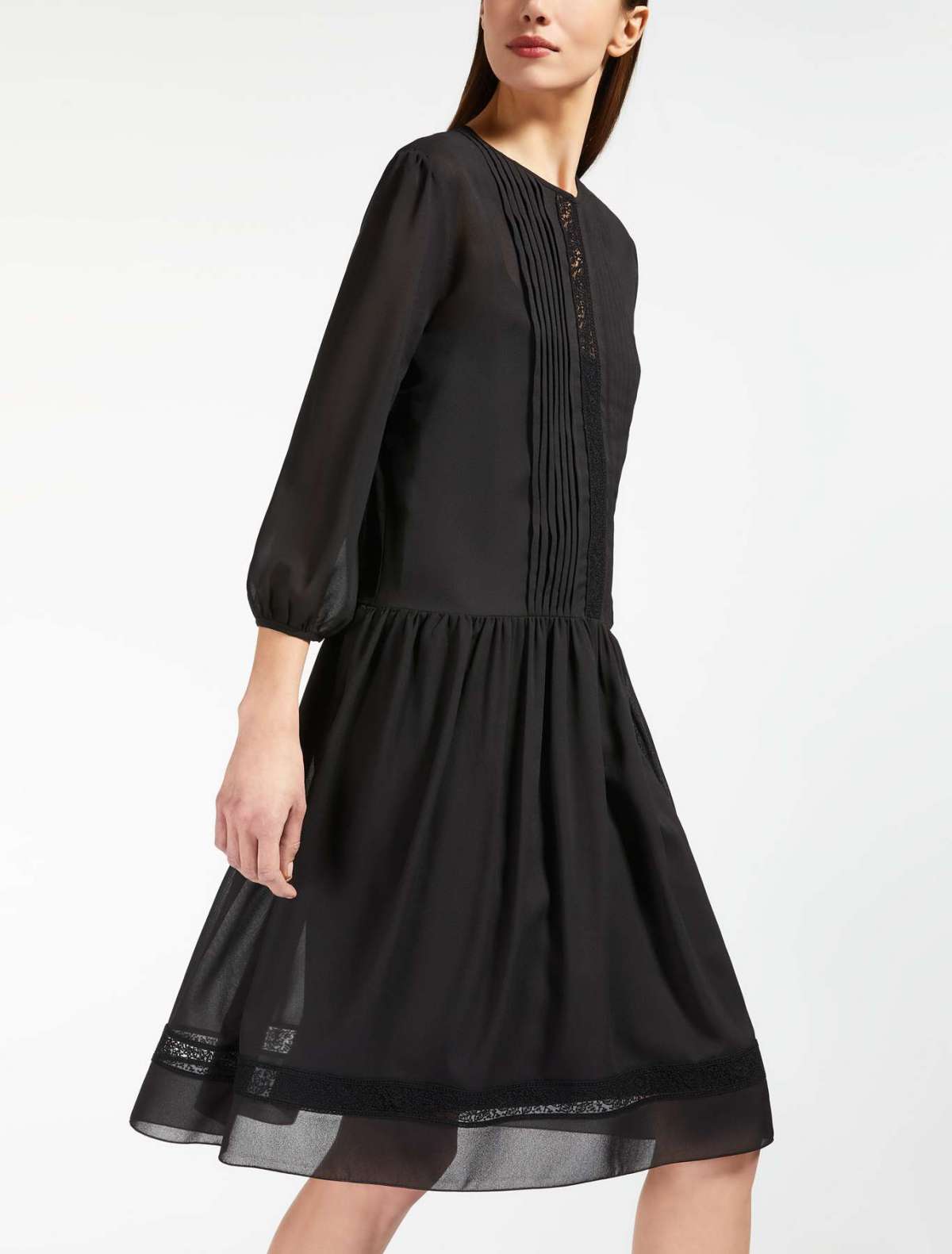 Abito corto da sera nero Max Mara a 299 euro in georgette