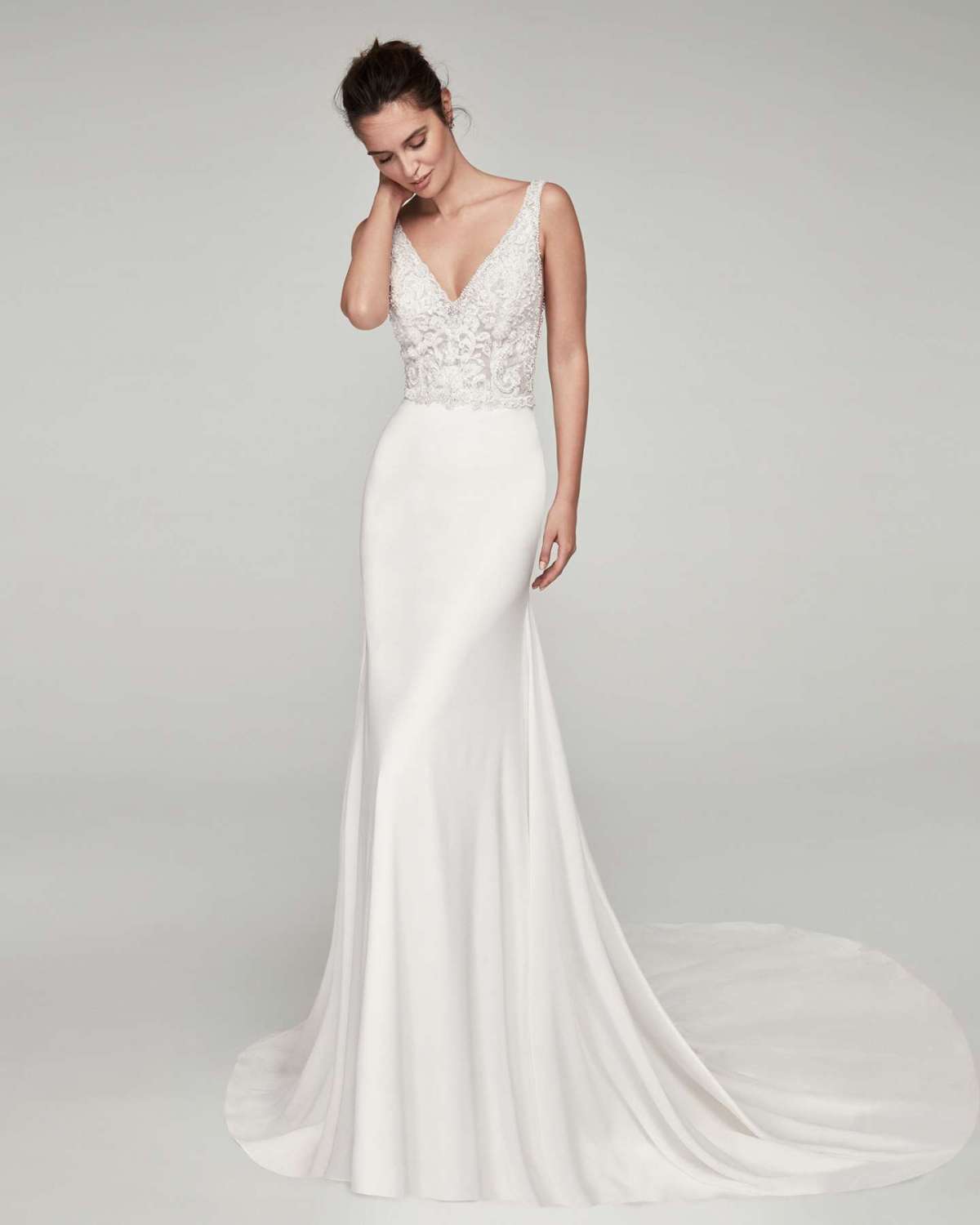 Abito da sposa in crepe georgette e pizzo Alma Novia a sirena