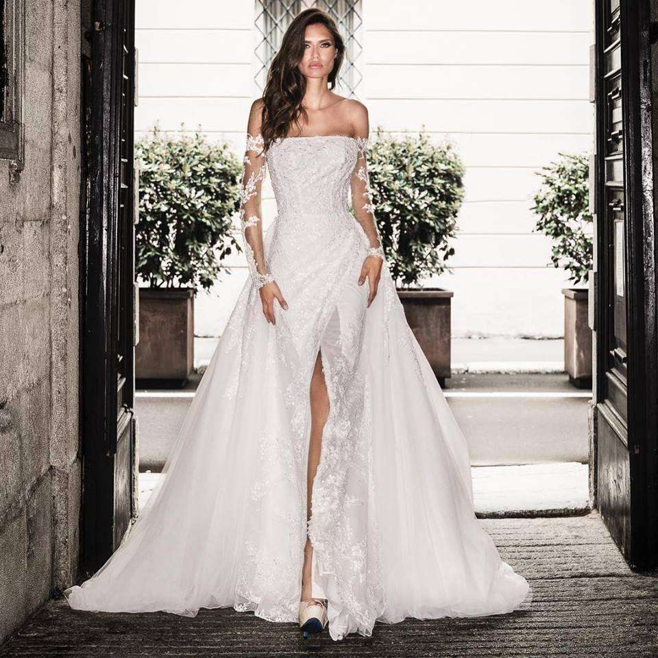 Abito da sposa in pizzo Alessandro Angelozzi Couture