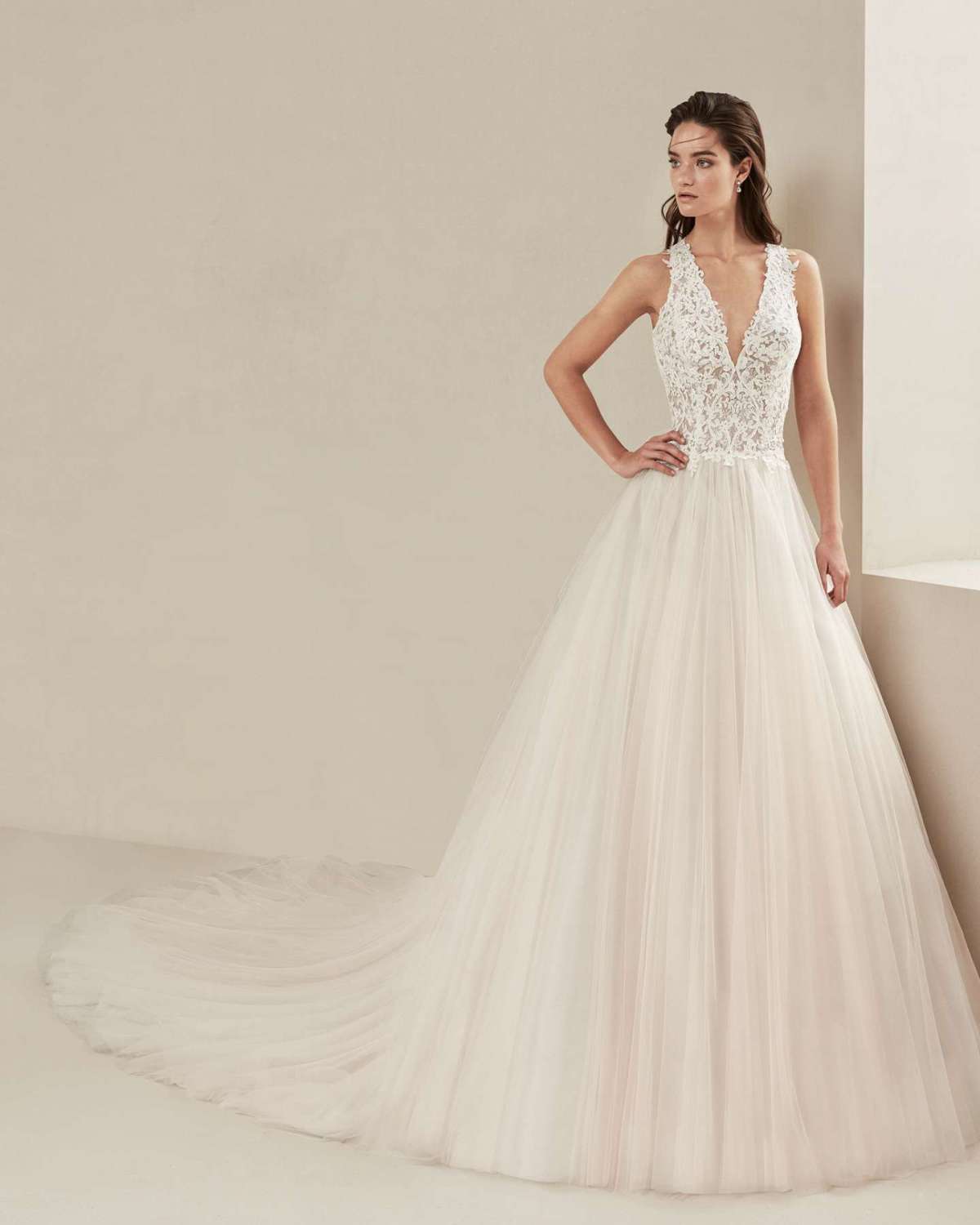 Vestito da sposa in tulle e pizzo Alma Novia