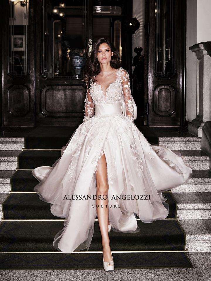 Vestito da sposa rosa con spacco Alessandro Angelozzi Couture