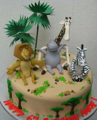 Torta di compleanno con i personaggi di Madagascar