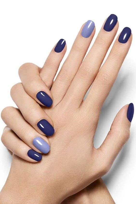 Unghie gel blu