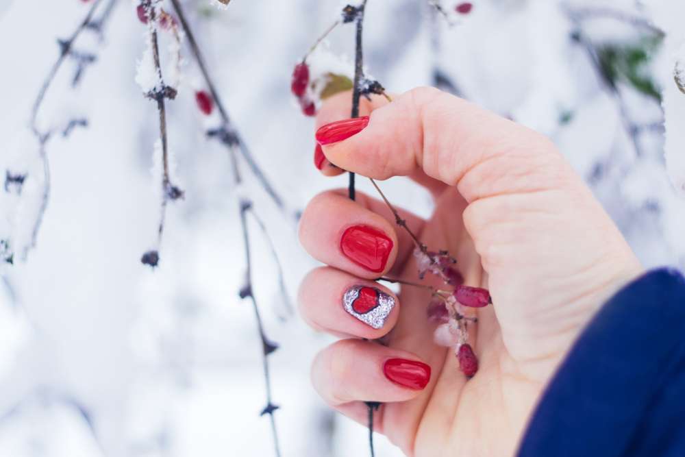 Nail art facile per San Valentino