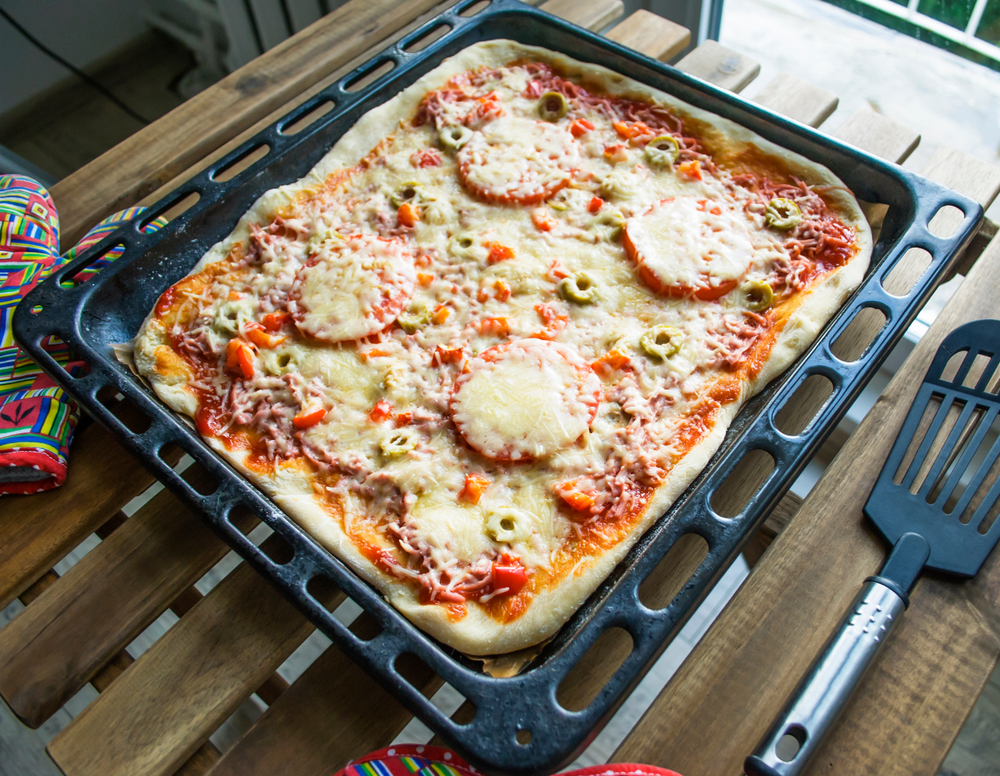 Pizza di pane al pomodoro
