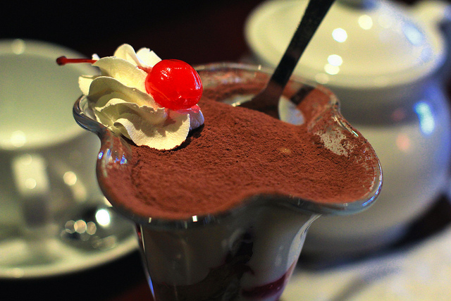 tiramisù con ciliegie