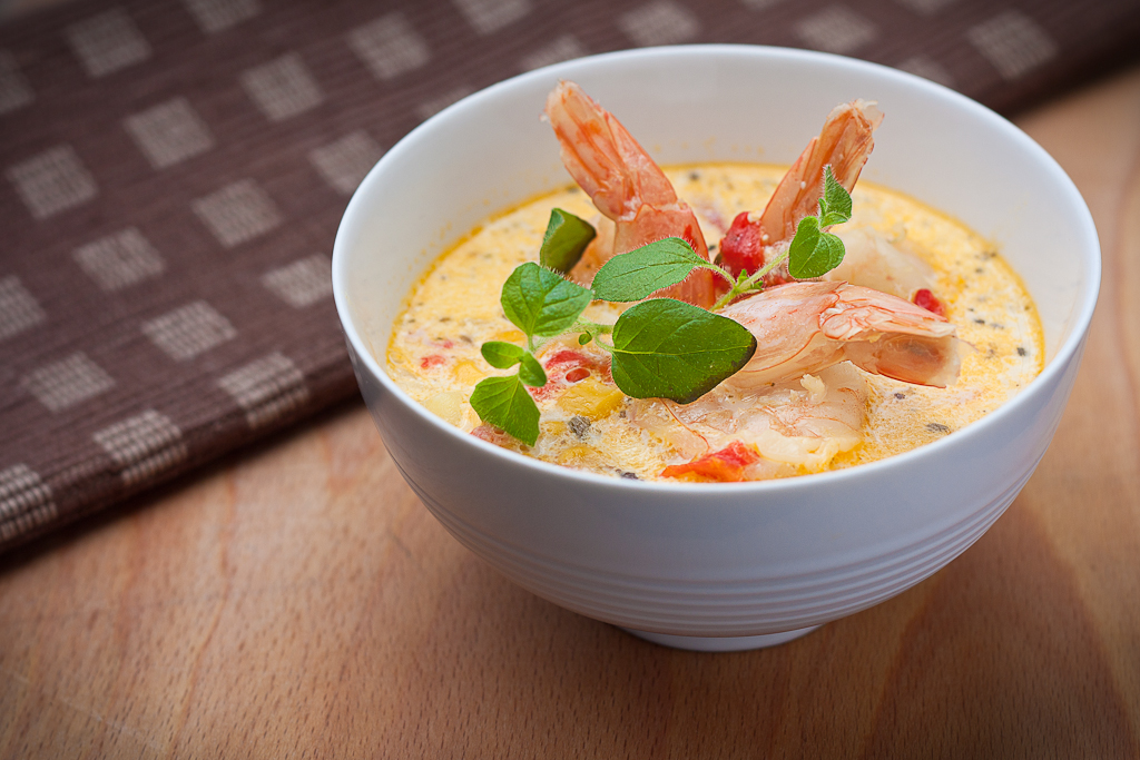 Zuppa di gamberi e latte di cocco