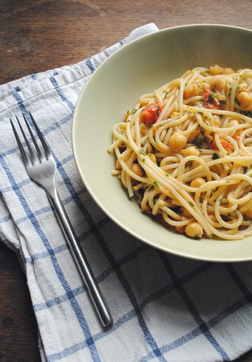 spaghetti ceci pomodoro