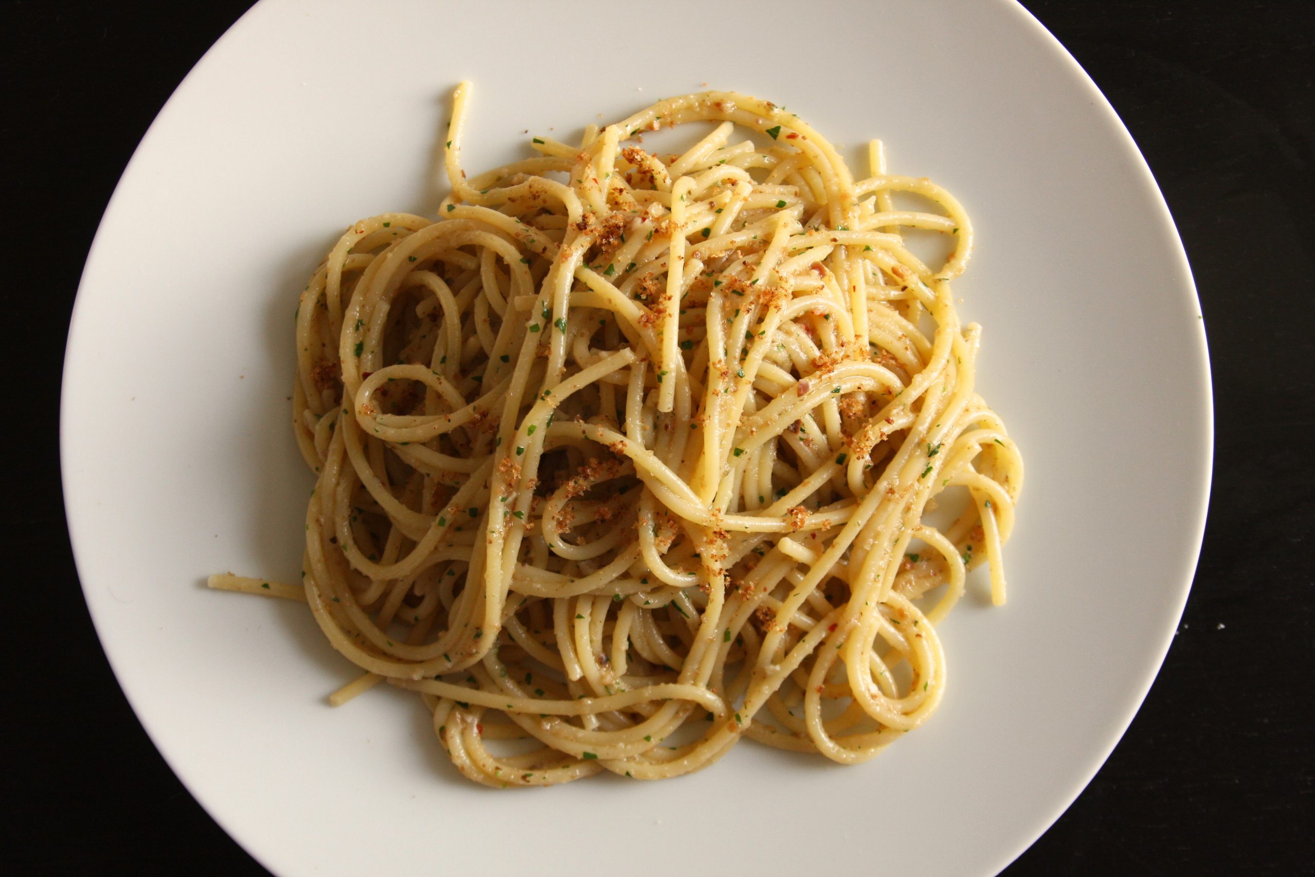 spaghetti con acciughe