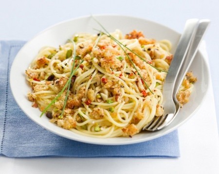 spaghetti con frutta secca ricetta