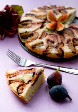 torta di fichi con fetta
